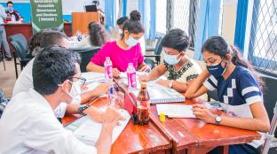 IPP participants in Sri Lanka  gather over lunch
