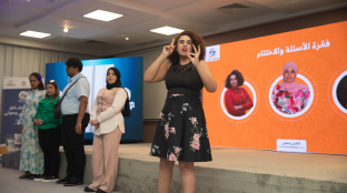 Mariem, a Civics Platform Ambassador, presenting one of the articles published on the platform's blog, &quot;Sawti&quot;.