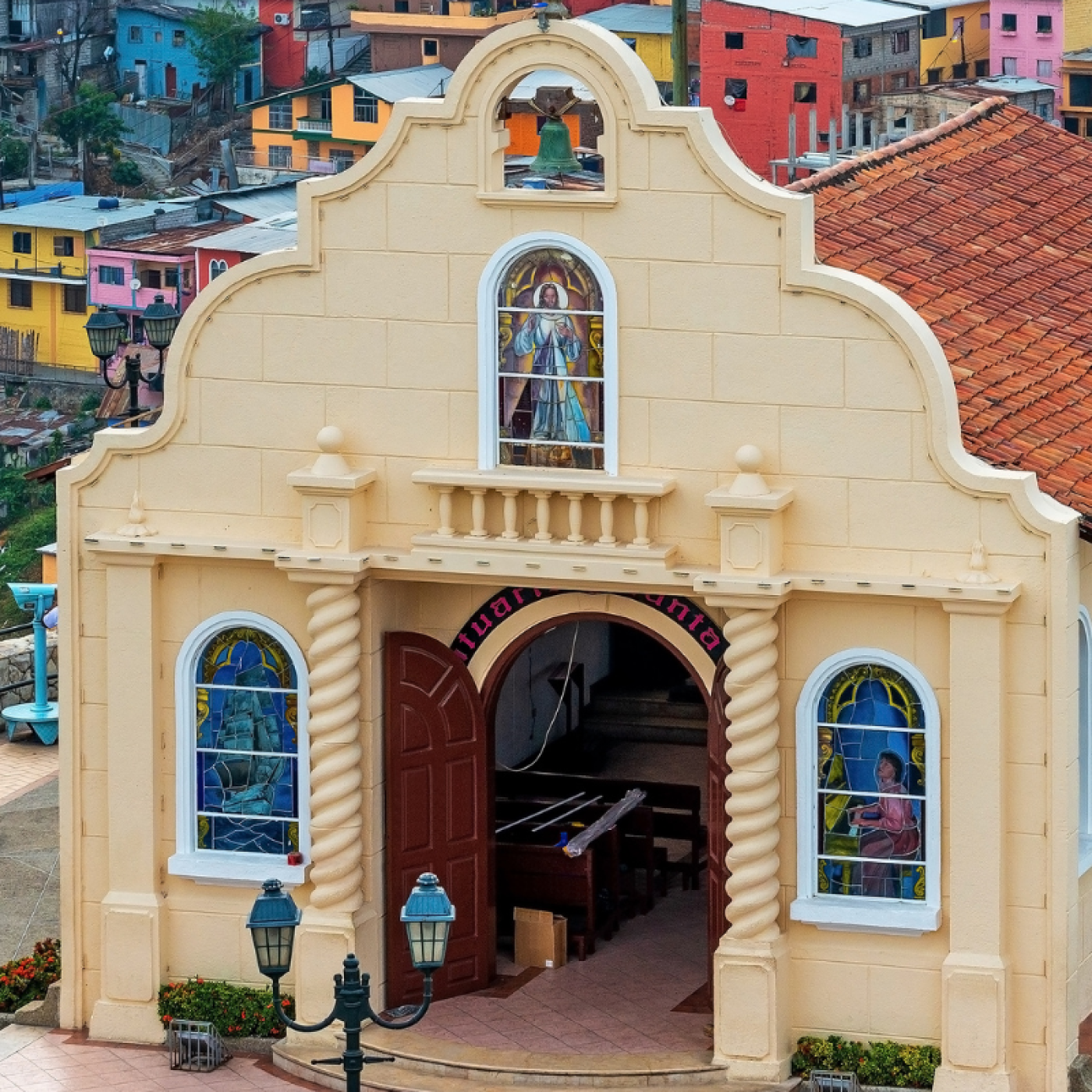 Image of city scape in Ecuador. 