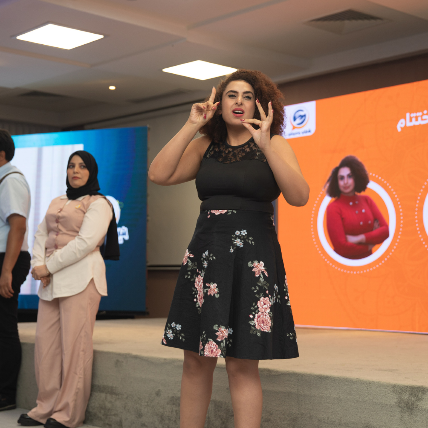 Mariem, a Civics Platform Ambassador, presenting one of the articles published on the platform's blog, "Sawti".