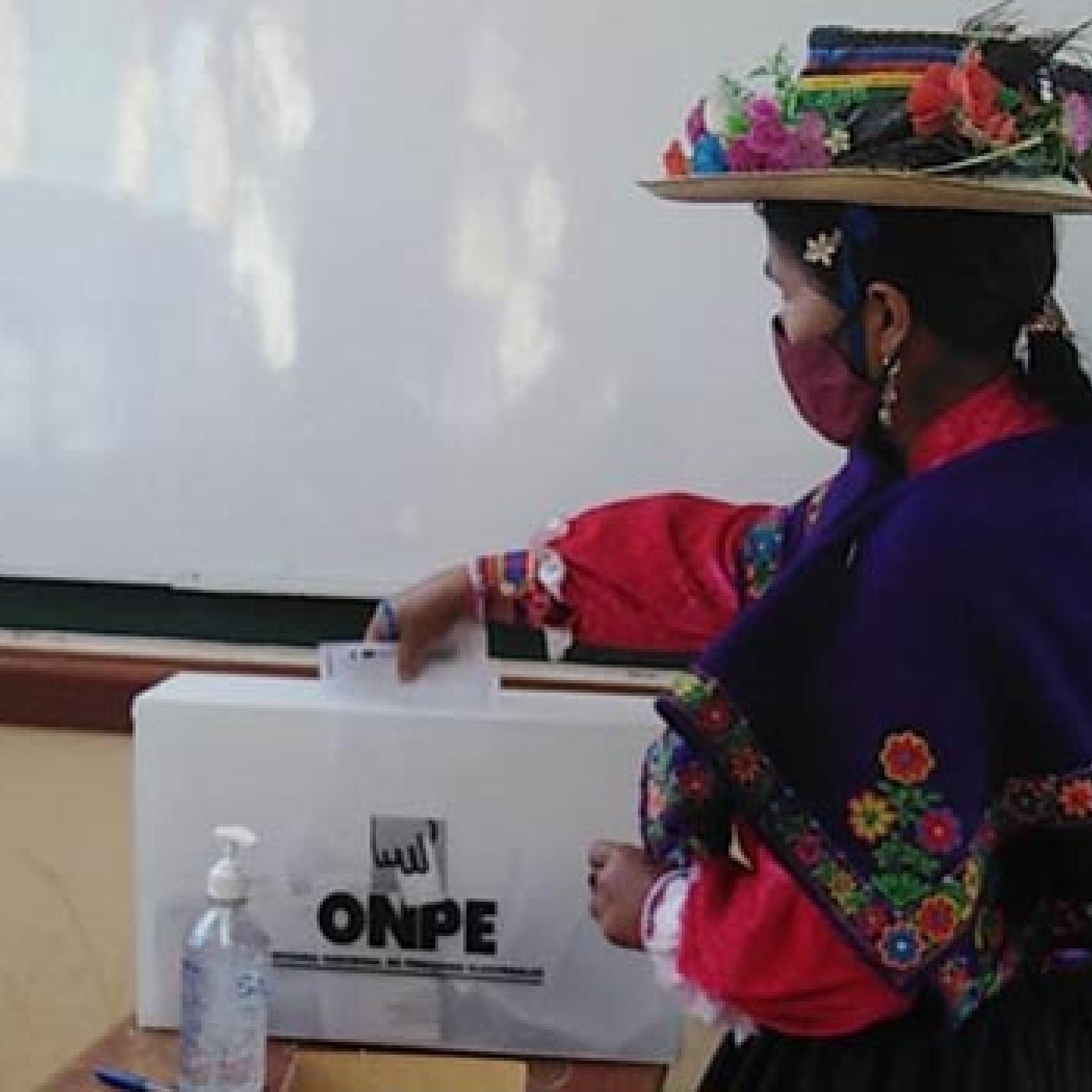 An Indigenous voter casts her ballot during Peru's 2021 elections. © National Office of Electoral Processes